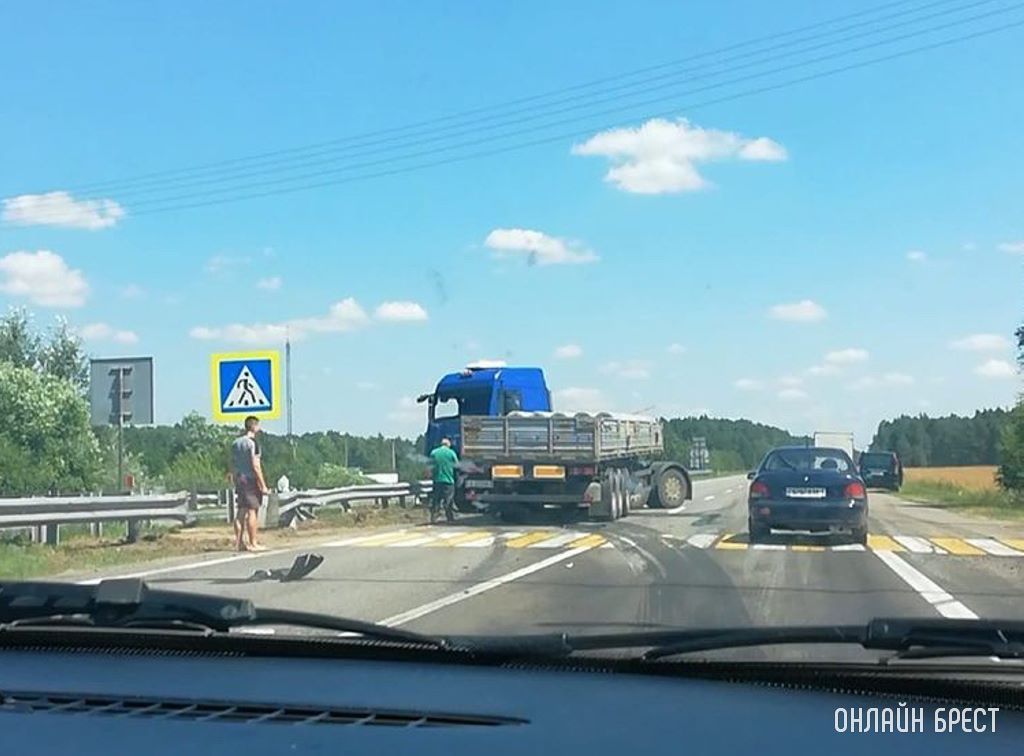 Брестская область. На М1 в Берёзовском районе произошло серьёзное ДТП