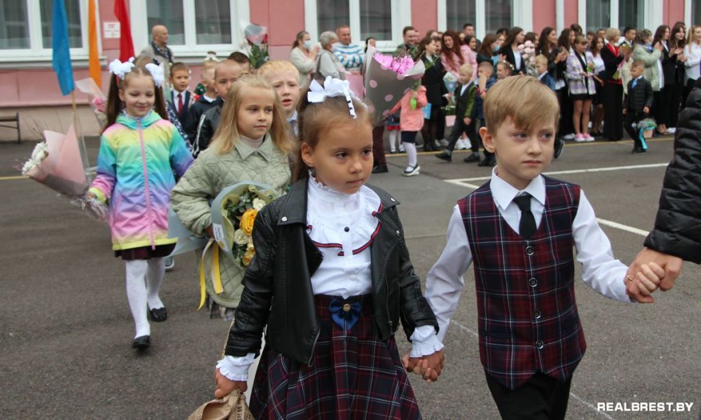 Фоторепортаж. Как прошел День знаний в Бресте в Гимназии №1
