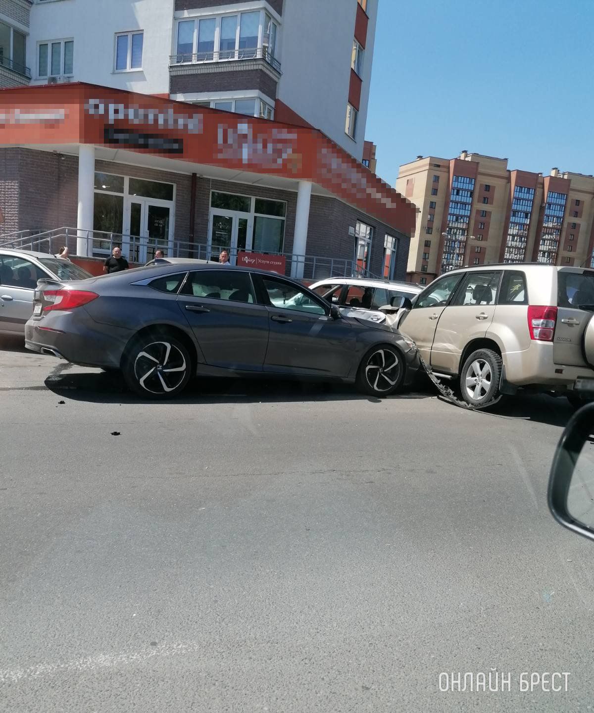 Читатель: Жесть! На Гоголя в Бресте произошло серьёзное ДТП. Пострадали несколько машин