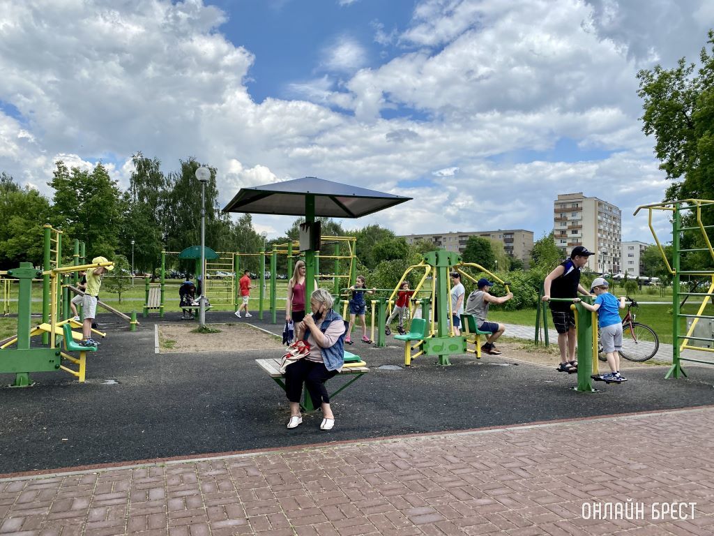 Прогулка по Набережной Бреста