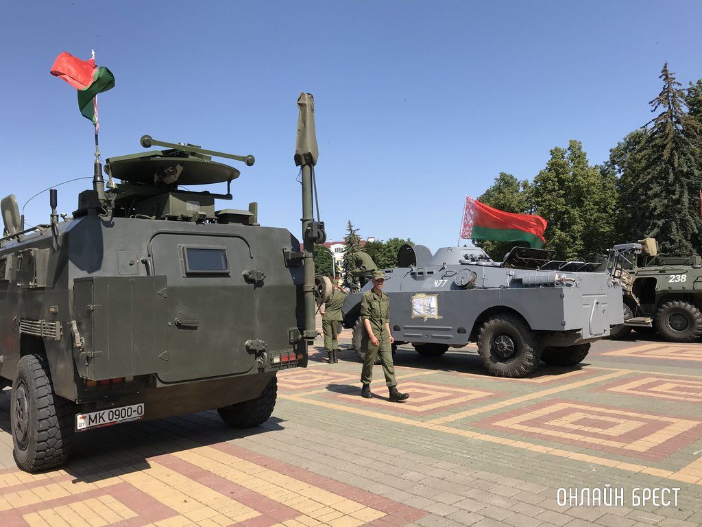 Читатель: Сегодня в Кобрине. Выставка военной техники
