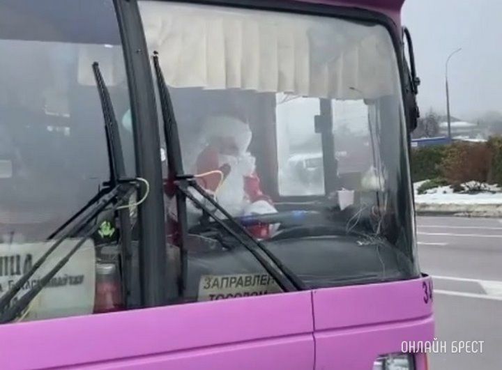 Читатель: Спасибо водителю-Деду морозу за настроение и угощение деток конфетами :)