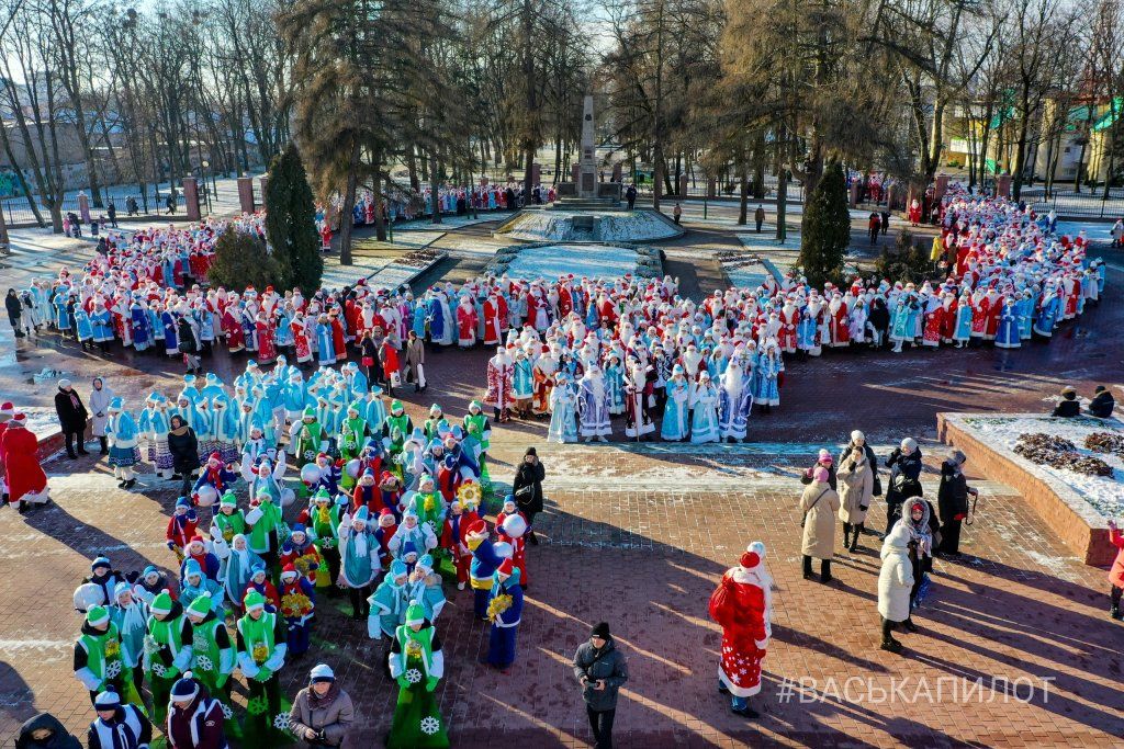 Посмотрите с высоты. Сегодня в Бресте провели рождественский парад