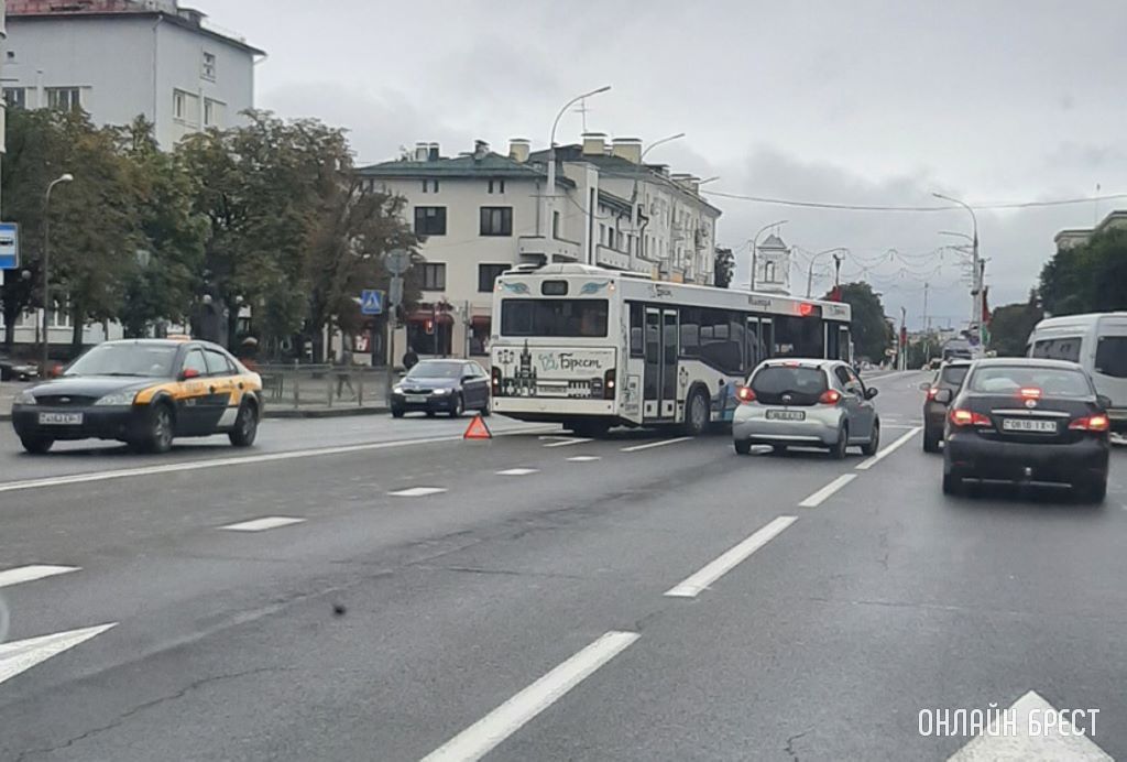 Сегодня в Бресте и районе произошло несколько ДТП. Фотофакт от очевидцев