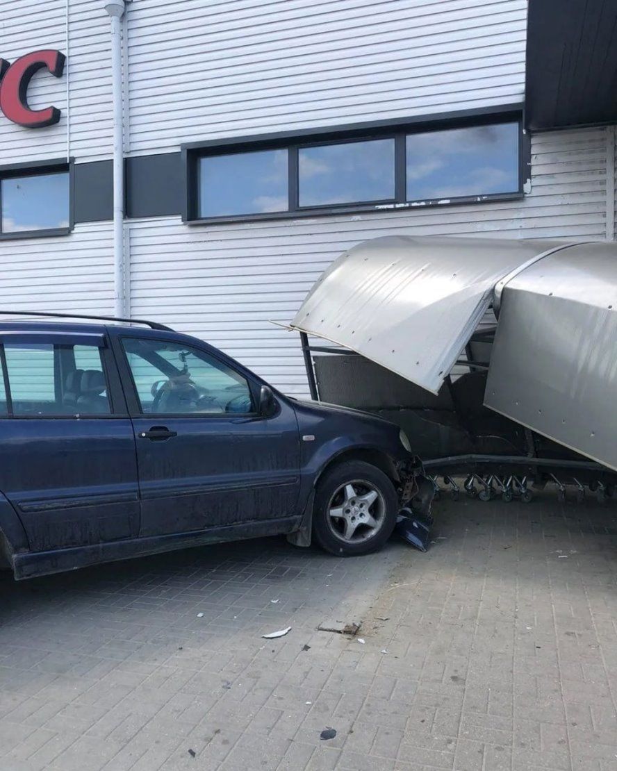 Такое ДТП случилось возле Евроопта в Пинске