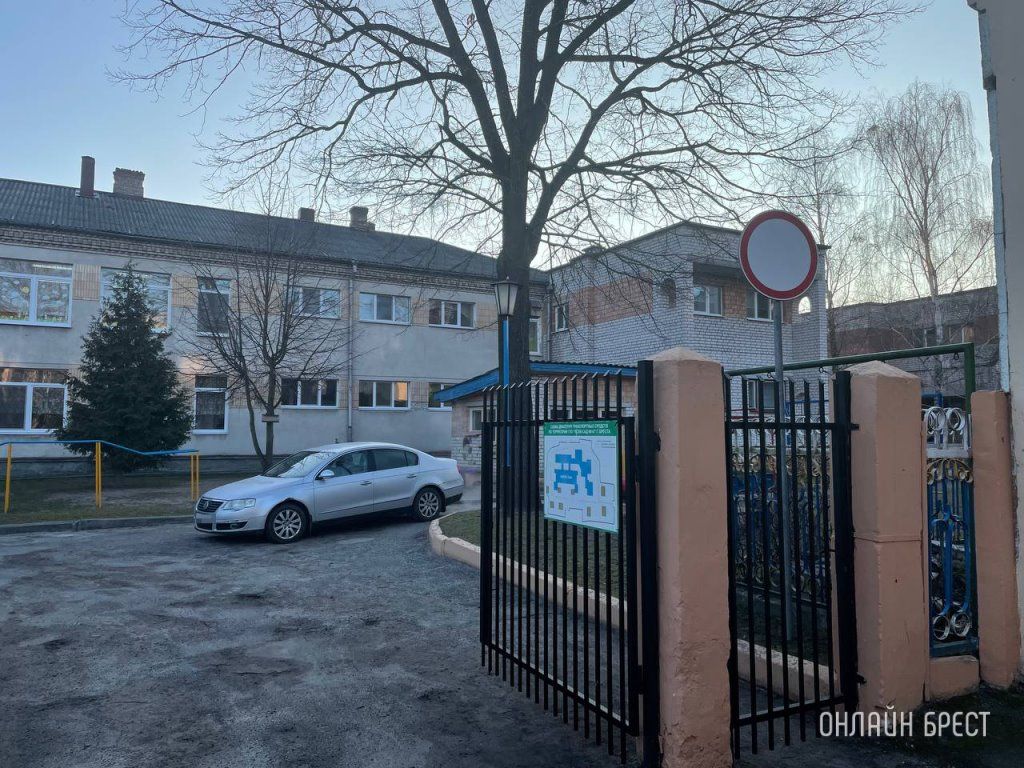 Читатель: Разрешено ли заезжать на территорию детского сада?