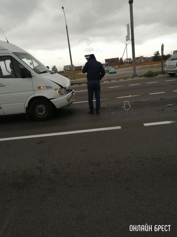 Читатель: Сегодня маршрутка Кобрин-Брест попала в ДТП под Брестом