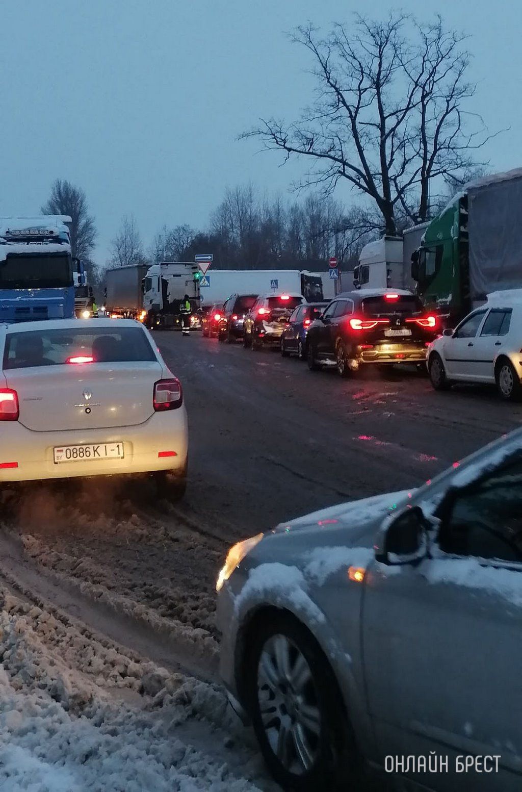 Читатель: Вот такой сегодня затор образовался. Брест, Катин Бор