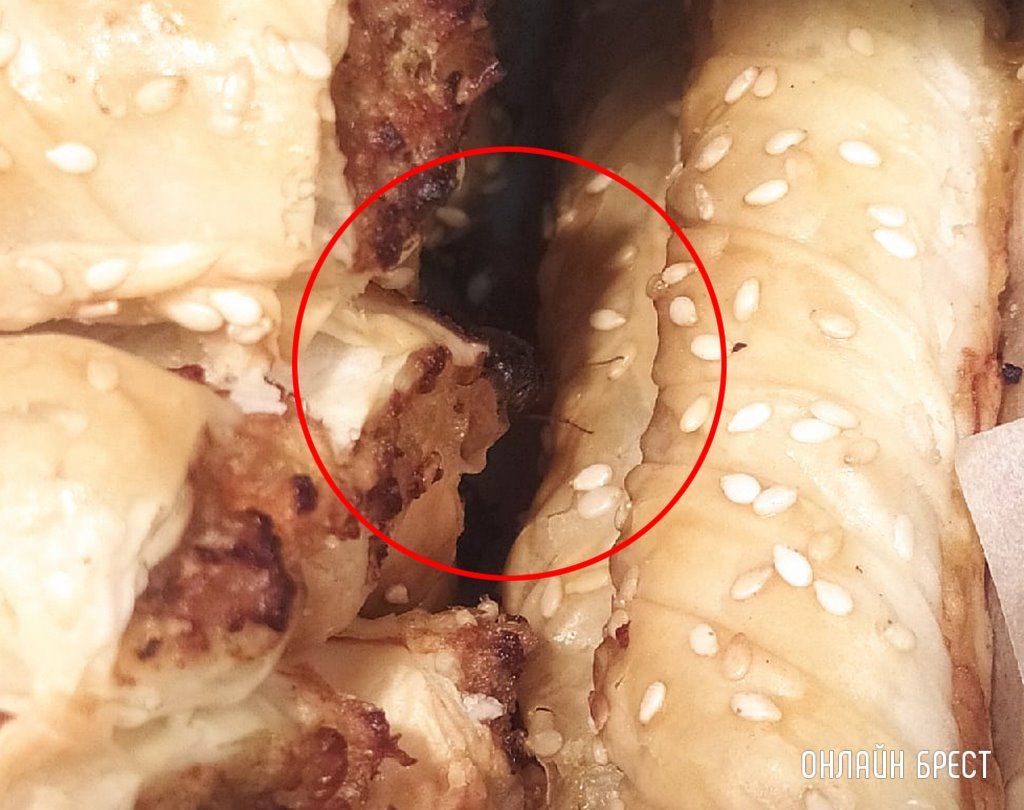 Читатель: Хотел купить булочку, но передумал. Фото сделано в одном из магазинов Бреста