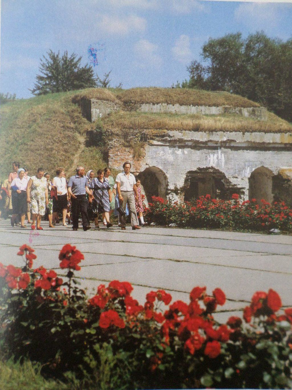 Когда-то Брестская крепость утопала в розах