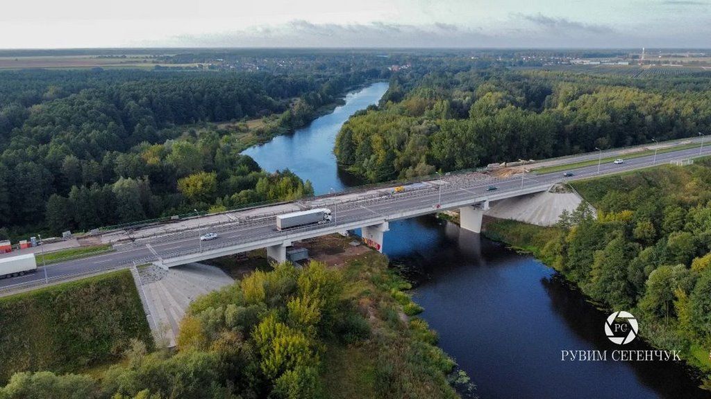 Смотрим с высоты, как идет ремонт Бульковского моста на М1