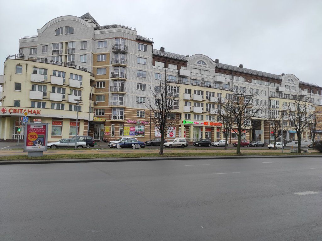 Брест, бульвар Космонавтов (на пересечении с Пушкинской), начало 2000-х гг. и сегодня