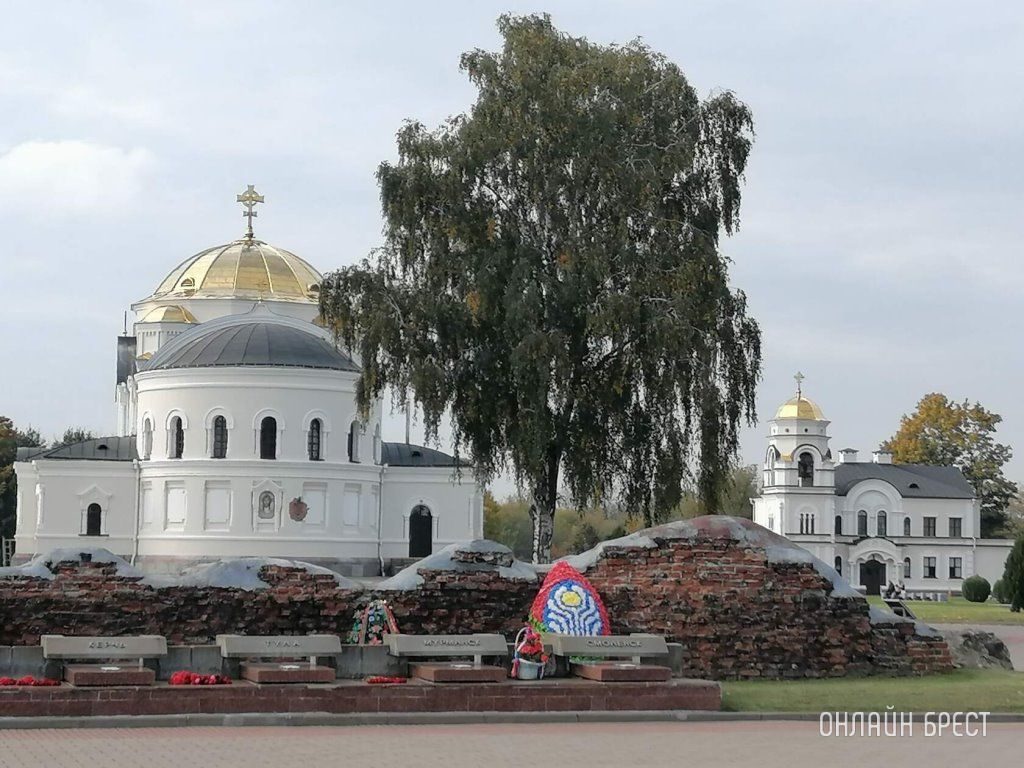 Читатель: Прогулка по Брестской крепости