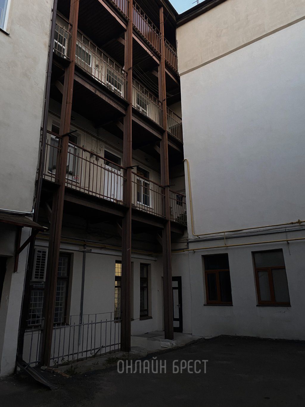 Читатель: Брестский дворик. Узнали, где сделано фото?