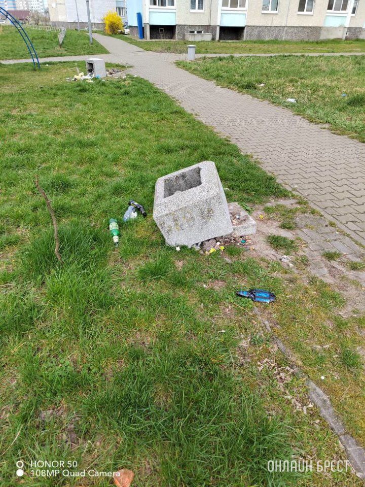 Читатель: Уже несколько дней такая здесь обстановка. Брест, ул. Суворова 90/2