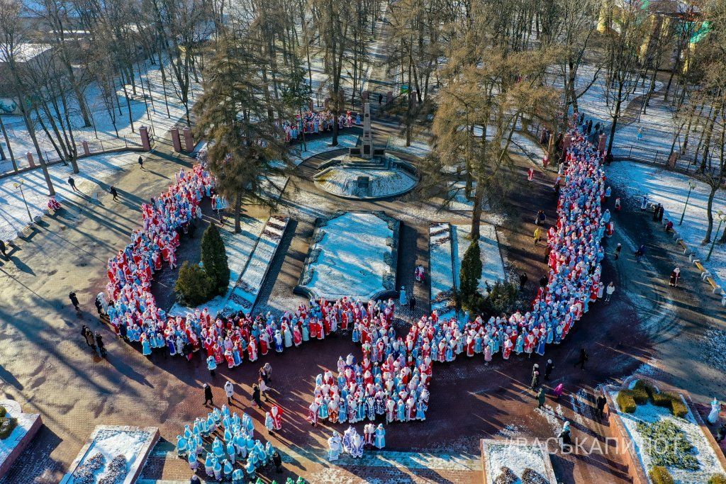 Посмотрите с высоты. Сегодня в Бресте провели рождественский парад