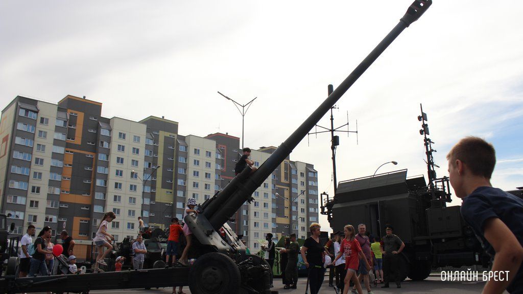 Читатель: Сегодня в Бресте на Махновича была выставка военной техники