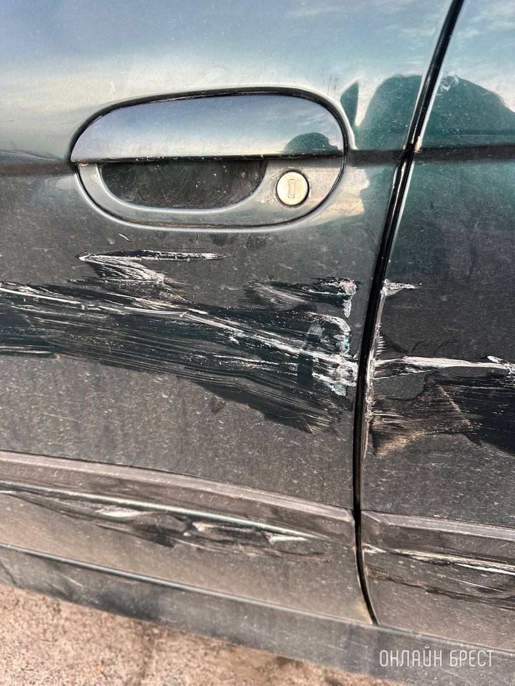 Читатель: В Бресте неизвестный повредил автомобиль. Это произошло на ул. Пионерской