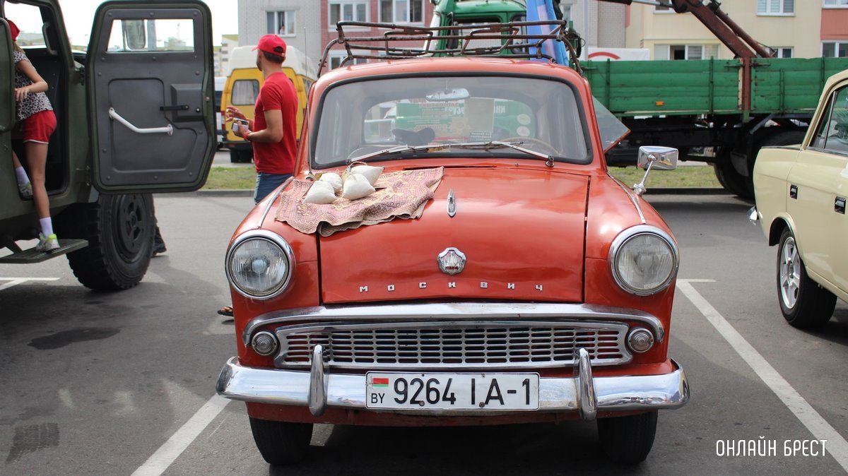 Читатель: Интересные автомобили показали на Махновича в Бресте