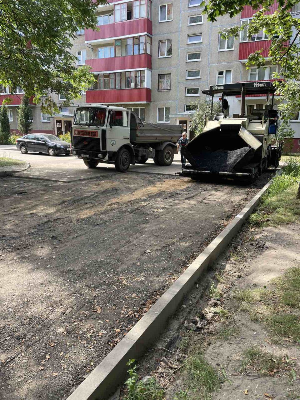 Асфальтирование на ул. Кривошеина в Бресте