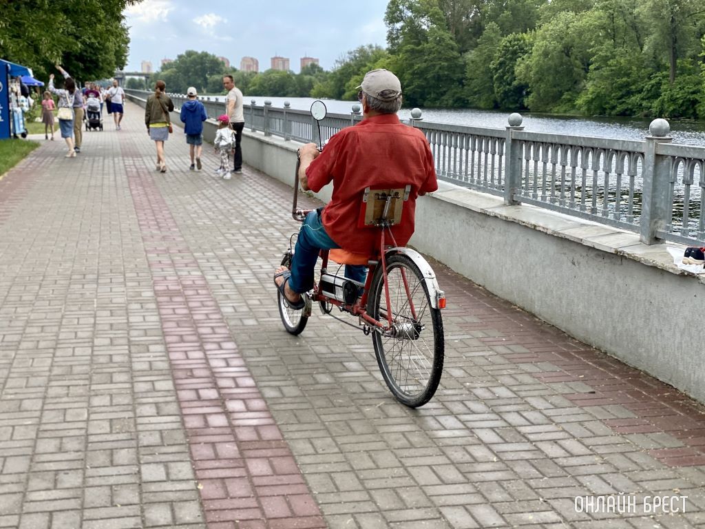Прогулка по Набережной Бреста
