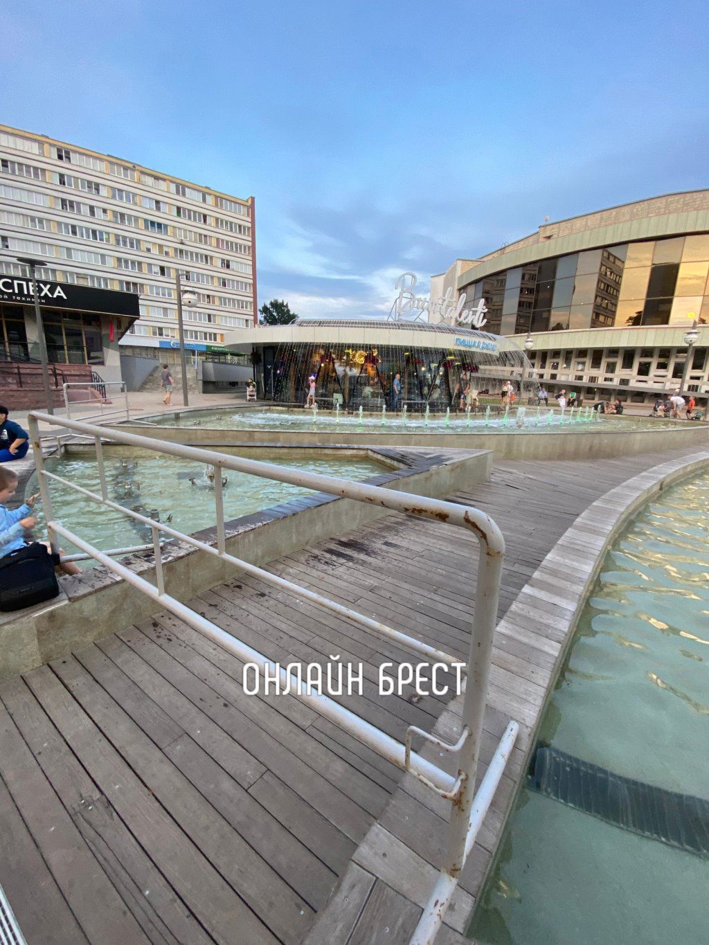 Читательница: Кто знает, почему перекрыли? Брест, фонтан на Советской