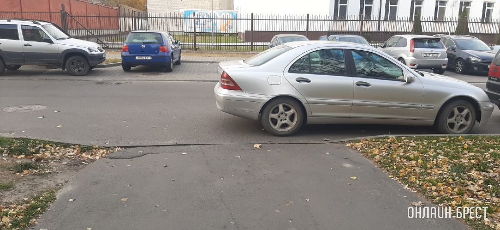 Читатель: Выезд со двора, выезжай как хочешь