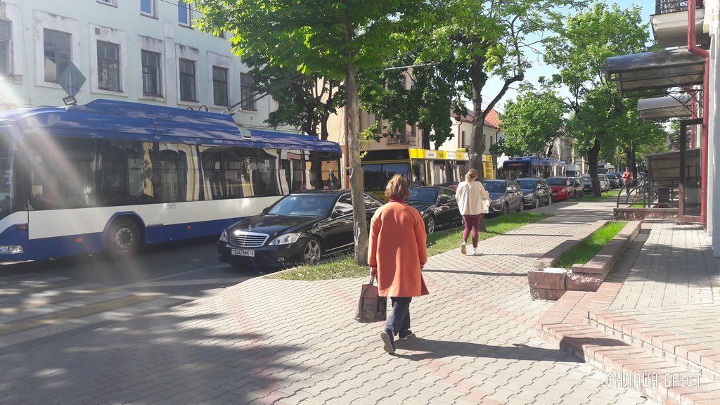 Читатель:  Транспорт стоит. Если есть возможность - объезжайте