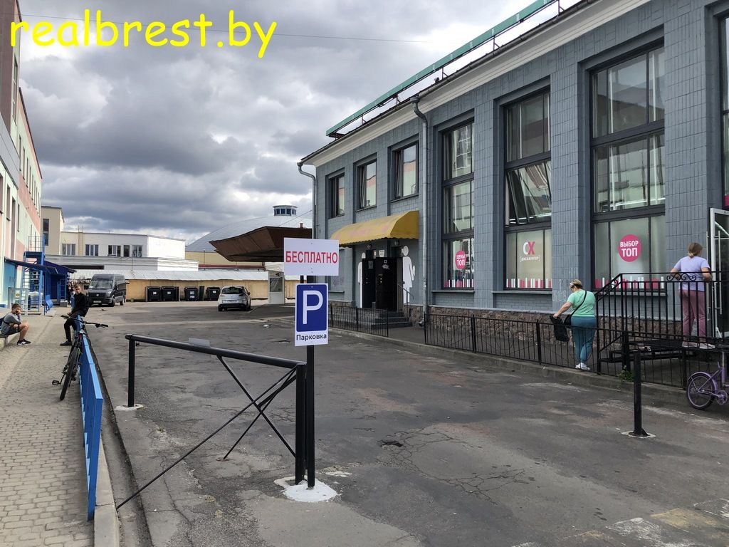 Парковка на месте старого автовокзала в Бресте