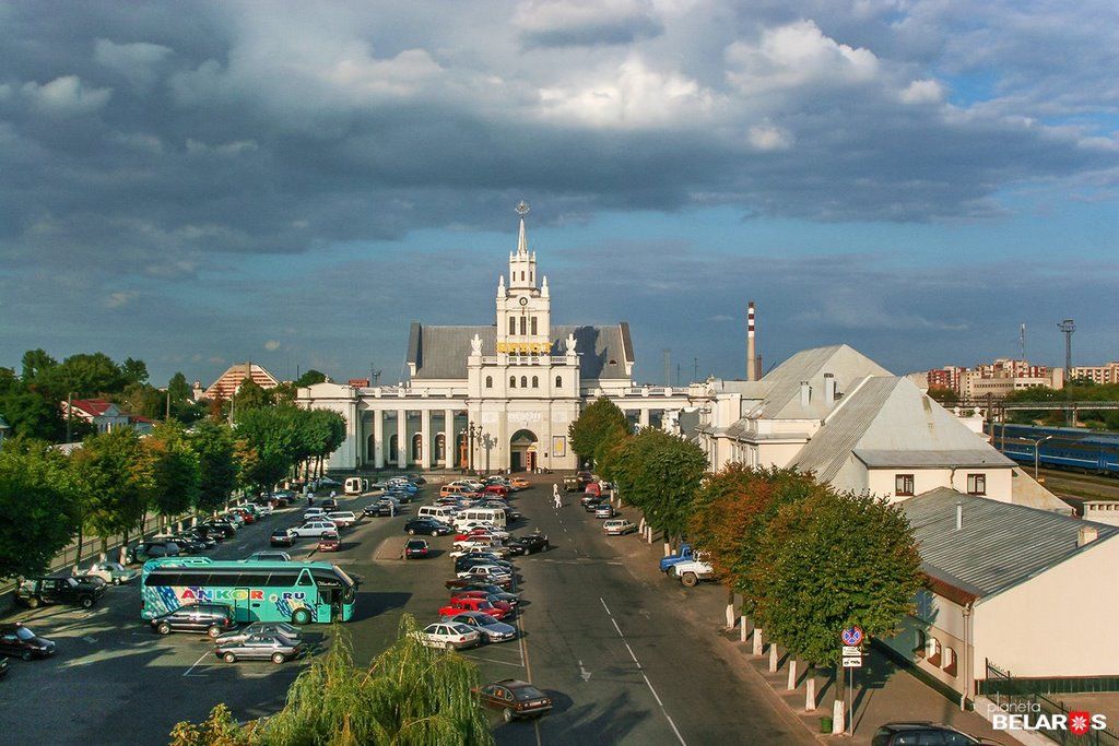Читатель: Из серии «Не так давно». Посмотрите, каким раньше был зелёным ЖД вокзал в Бресте
