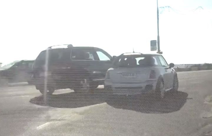 В Бресте на путепроводе возле ЖД вокзала произошло ДТП, которое попало на видео