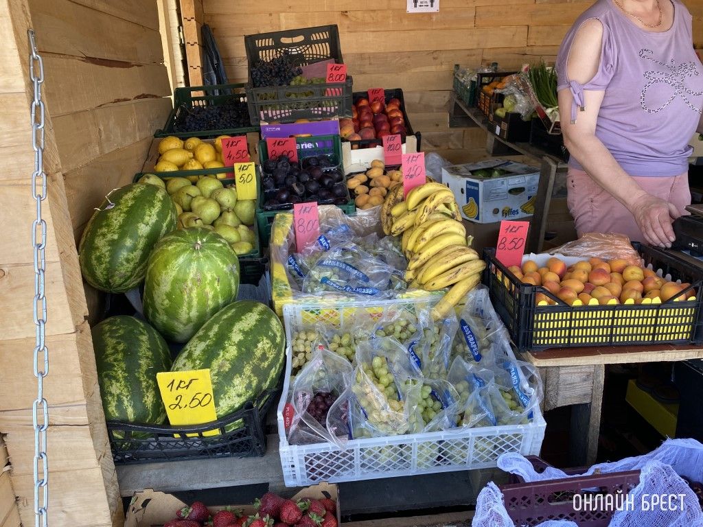 Что почем на рынке за ЦУМом в Бресте. Фоторепортаж