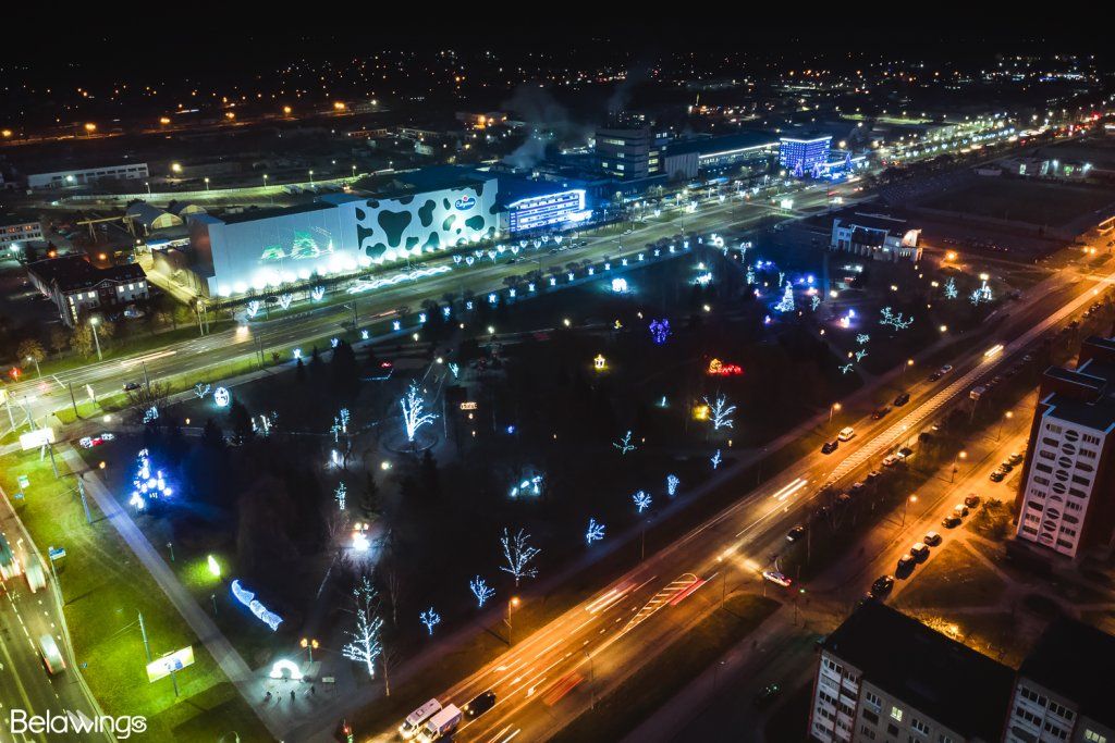 На фасаде логистического центра «Савушкин продукт» появилась огромная лазерная анимация