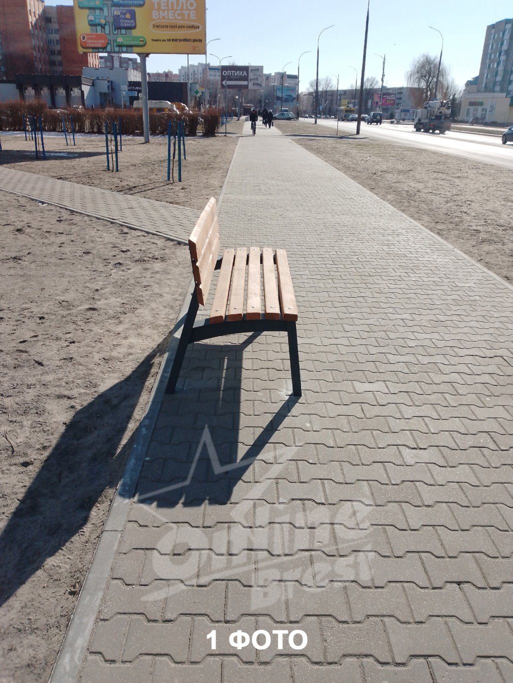 Читатель: Почему скамейку на первом фото не установить, как на втором фото? Брест, Ковалево