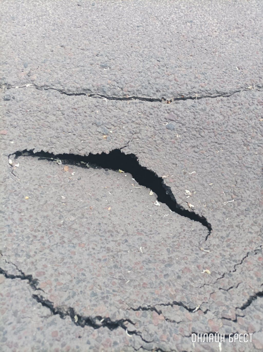 Читатель: Провал дороги на углу дома Гоголя, 82