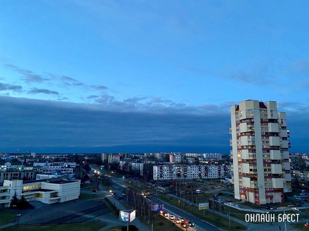 Читатель: Посмотрите, как сегодня интересно накрыло Брест
