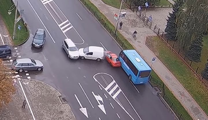 Врезался на всей скорости! Посмотрите, какое ДТП произошло в Кобрине