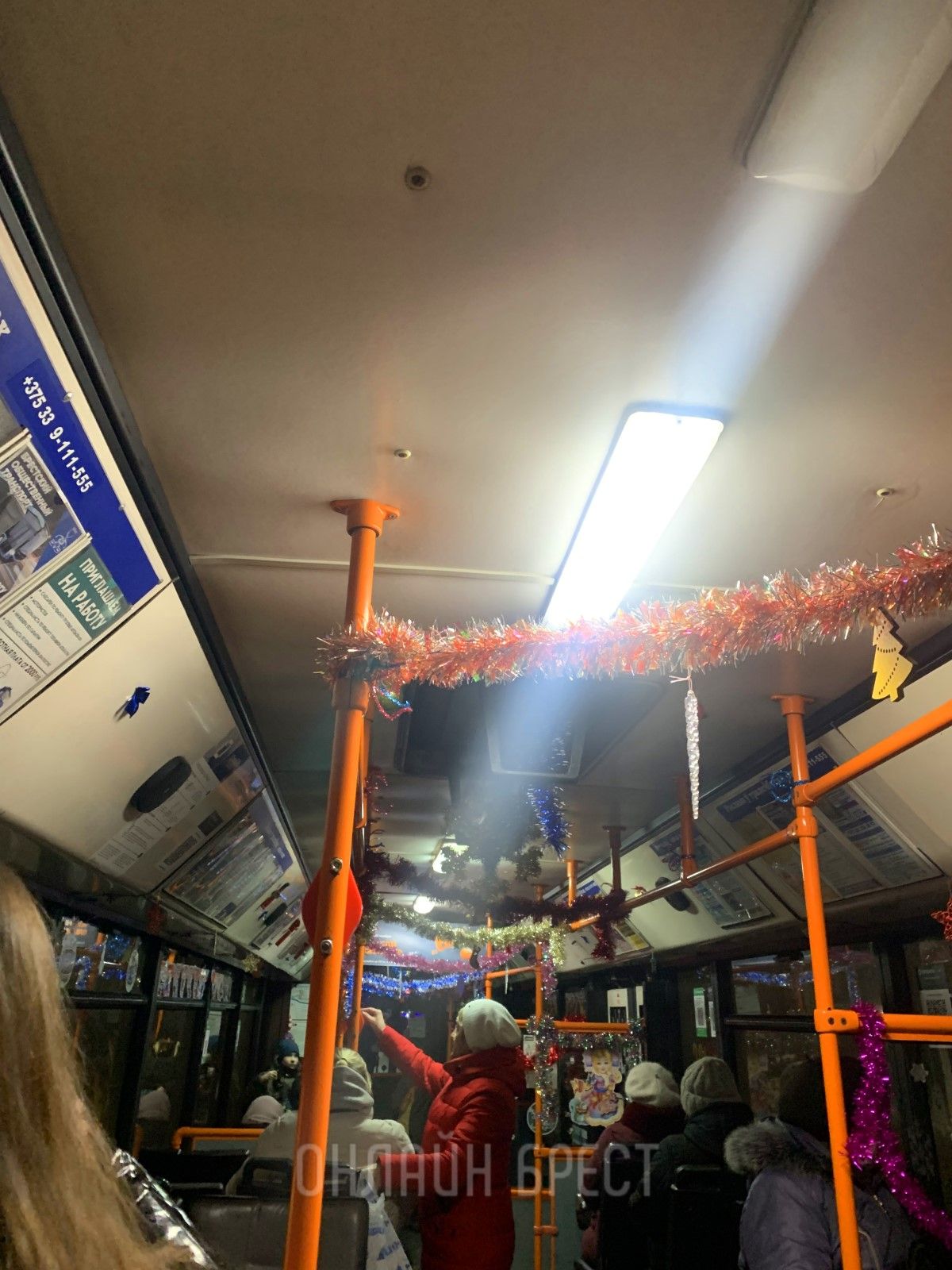 Читательница: Новогоднее настроение в брестском троллейбусе №106