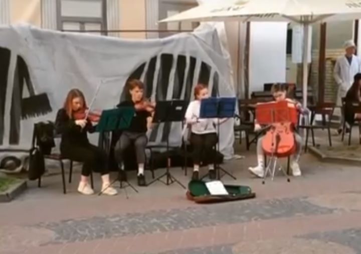 Живая музыка на Советской в Бресте