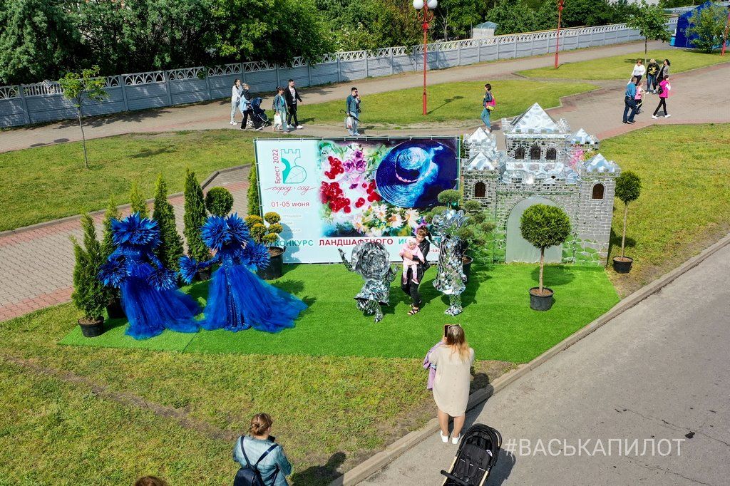 В Бресте возле Ледового проходит выставка-ярмарка «Садовый маркет»