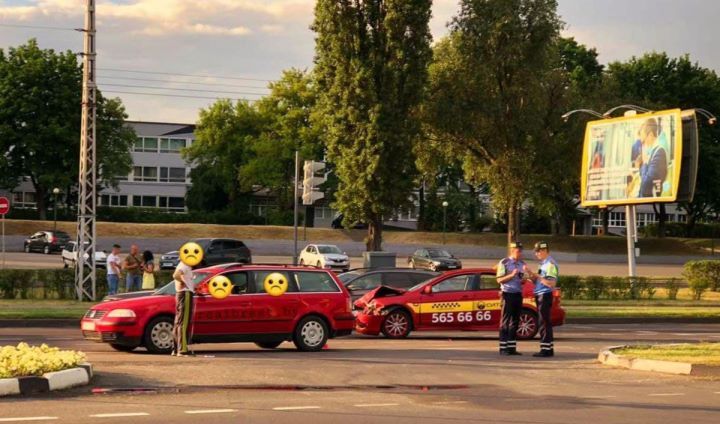 Вчера в Бресте на Московской автомобиль такси попал в ДТП