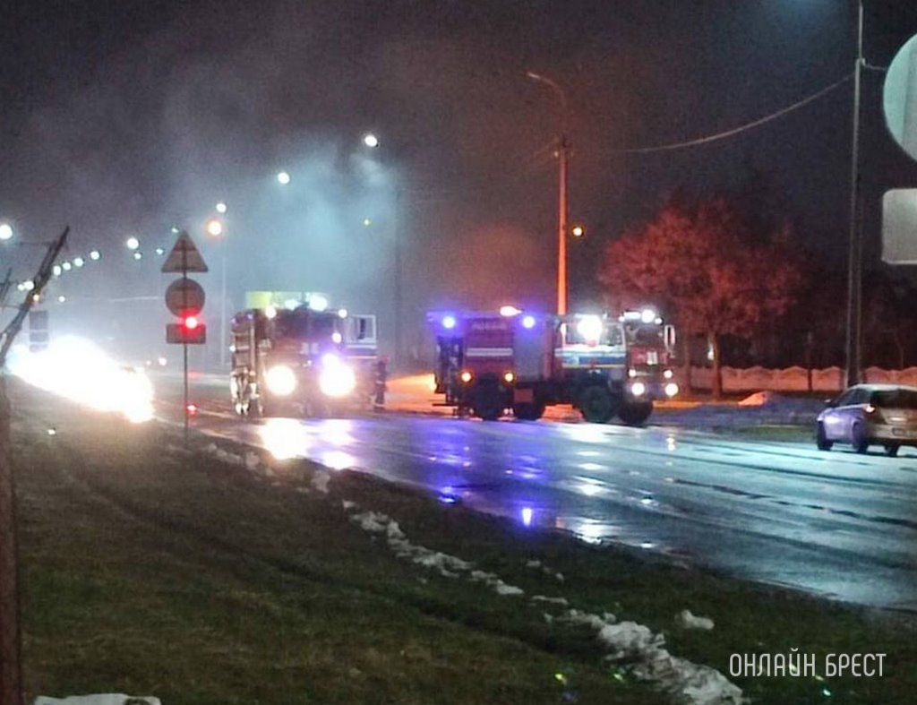 Очевидец: В Бресте на Гродненской загорелась машина