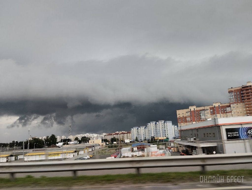 Читатель: Завораживающее небо над Брестом!