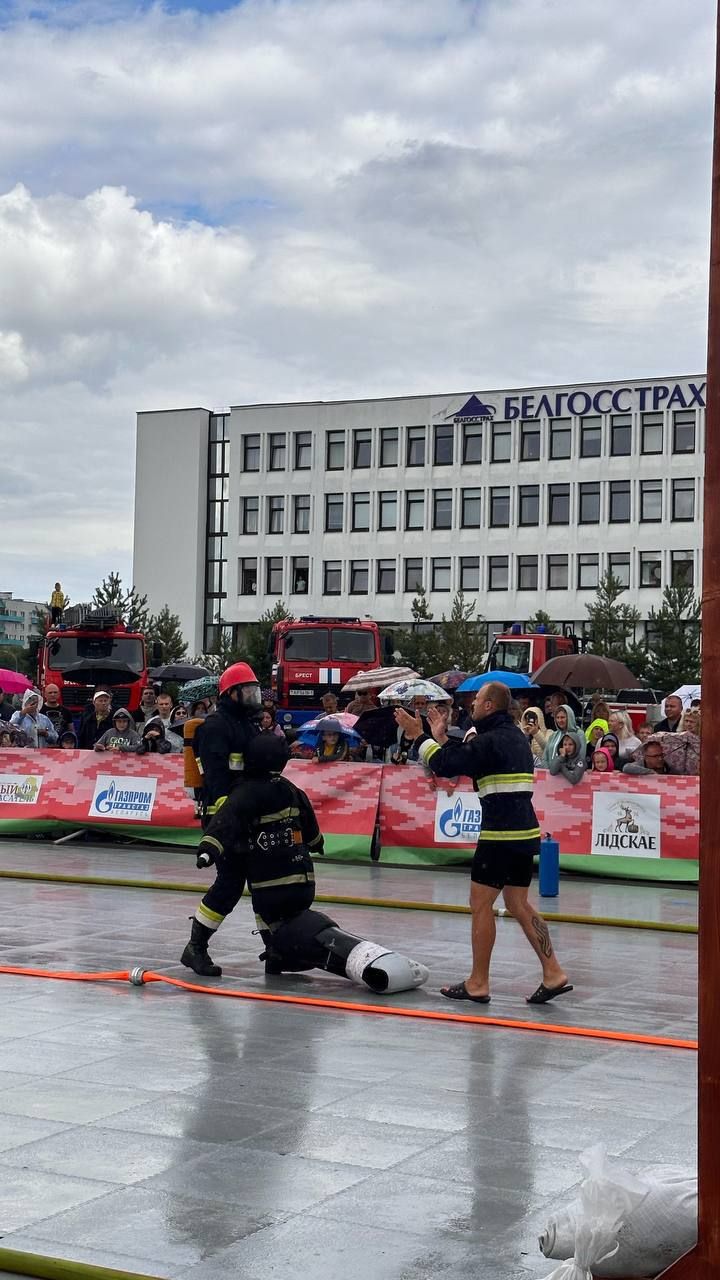 На площадке у администрации Московского района стартовали соревнования «Сильнейший пожарный спасатель «Брестский рубеж-2023»
