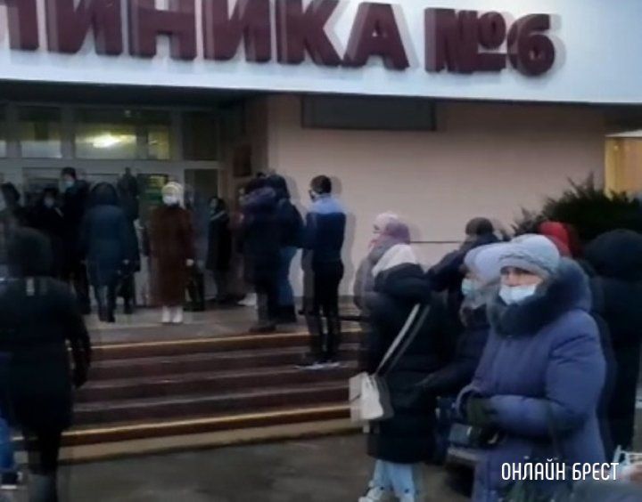 Читатель: Вот такая очередь была сегодня в поликлинику
