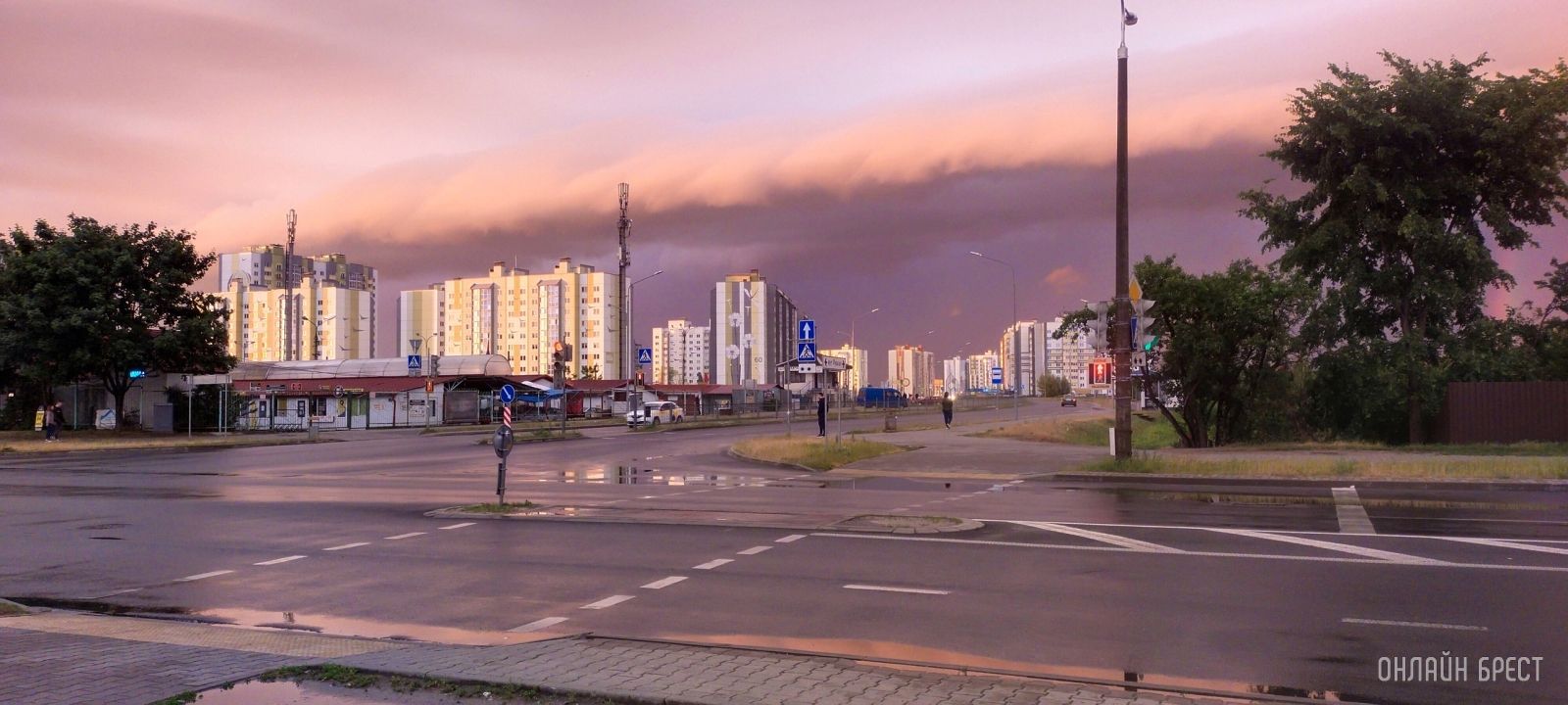 Вчерашнее небо над Брестом. Фотографии прислали читатели