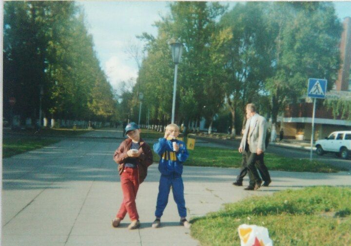 Брест, бульвар Космонавтов, напротив Космоса. 1996 год