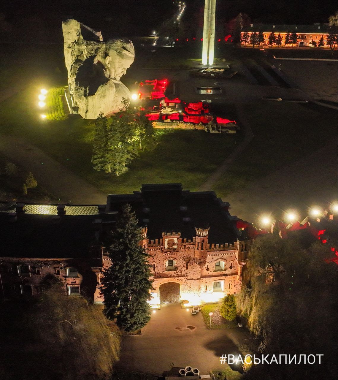 Ночная подсветка в Брестской крепости. Посмотрите видео с высоты