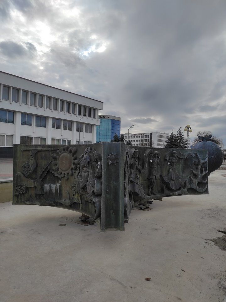 Многострадальный фонтан у Дворца культуры профсоюзов в Бресте