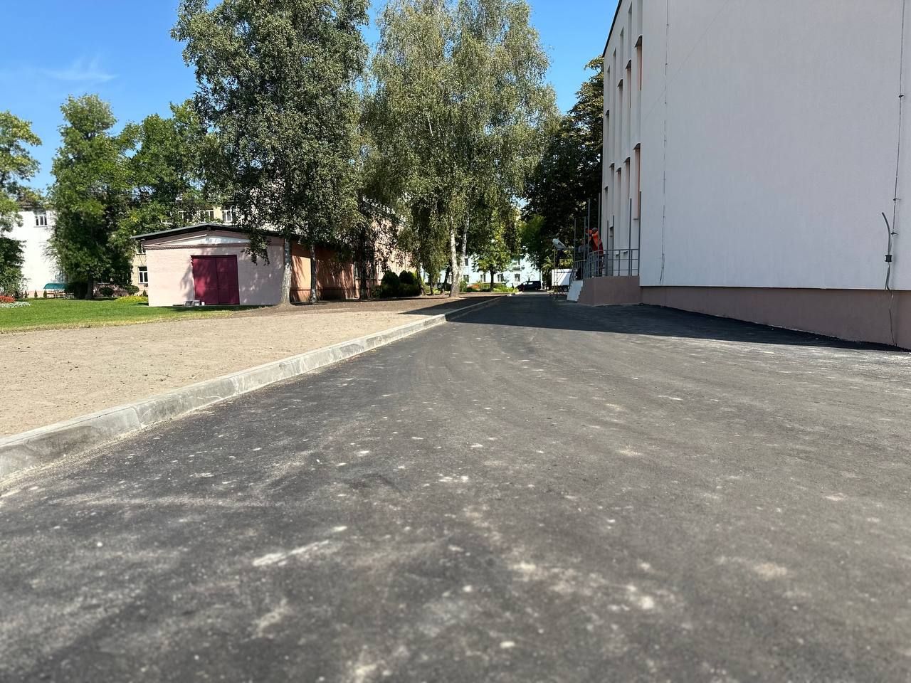 Благоустроенная территория ГУО «Средняя школа №9 г.Бреста имени А.Ф.Наганова»